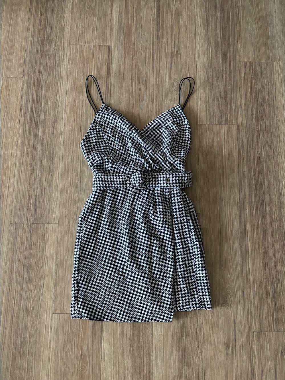Womens Mini Dress Houndstooth Black White Tweed Sleeveless Belted Size L Preppy